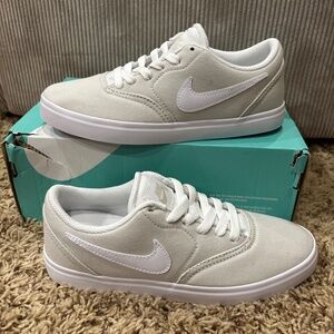 Nike SB Check Canvas 5.5Y / 7 Women’s Light Bone/Whie